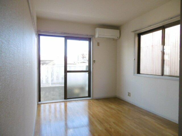 サマックス大和田の居間