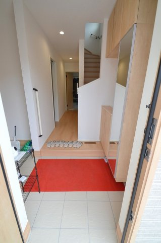 【広島市安佐北区あさひが丘の戸建ての玄関】