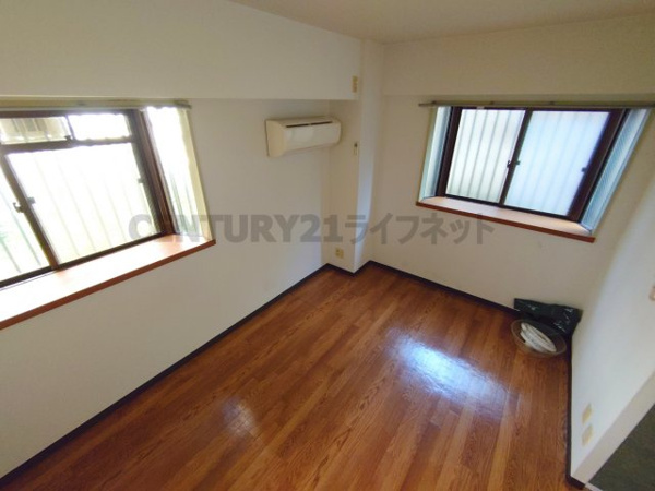 ロイヤルコート上池田の居間