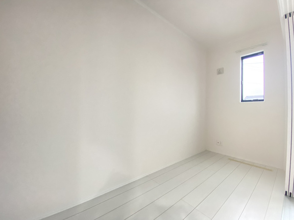 【 新築 RESI NAGAI(レジナガイ)Ⅱの洋室】