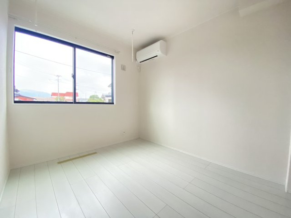 【 新築 RESI NAGAI(レジナガイ)Ⅱの居間】