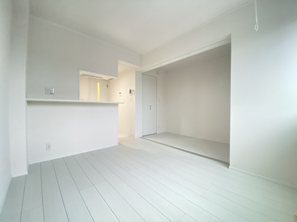 【 新築 RESI NAGAI(レジナガイ)Ⅱの居間】