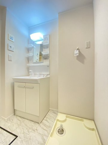 【 新築 RESI NAGAI(レジナガイ)Ⅱの独立洗面台】