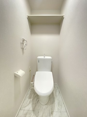 【 新築 RESI NAGAI(レジナガイ)Ⅱのトイレ】