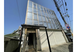 空港前三丁目一棟ビルの外観