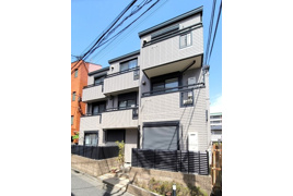 シャルマンホリカワの外観