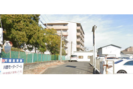 川西モータープール(山田東)の外観