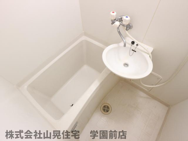 奈良市学園中のマンションの浴室