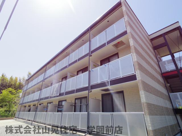 奈良市学園中のマンションの外観