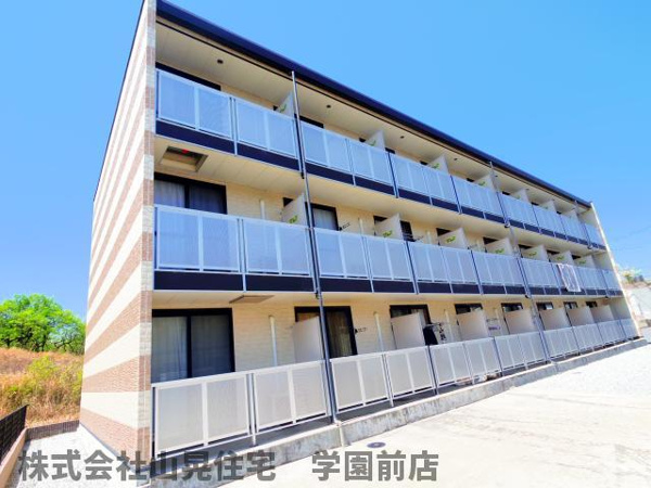 奈良市学園中のマンションの外観