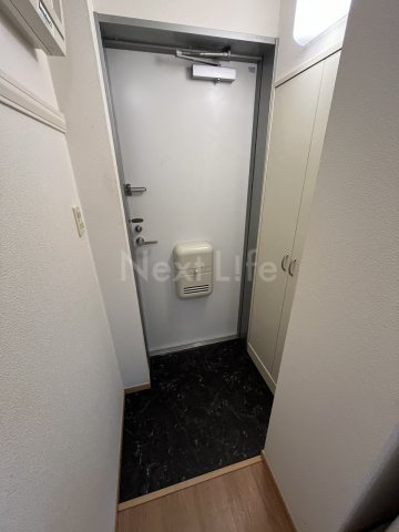 レオパレス川崎港町の玄関