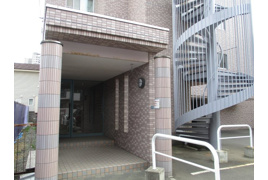 エスビーハイツ山鼻の外観