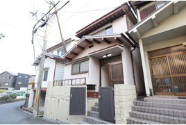 生駒市桜ケ丘　貸家の外観