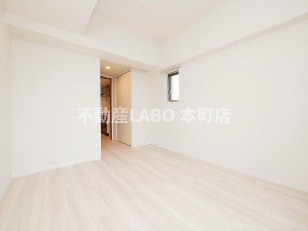 【エスリード西九条レジデンスの洋室】