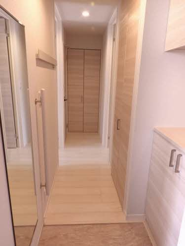 【シャーメゾンサンフォレスト　Ａ棟の玄関】