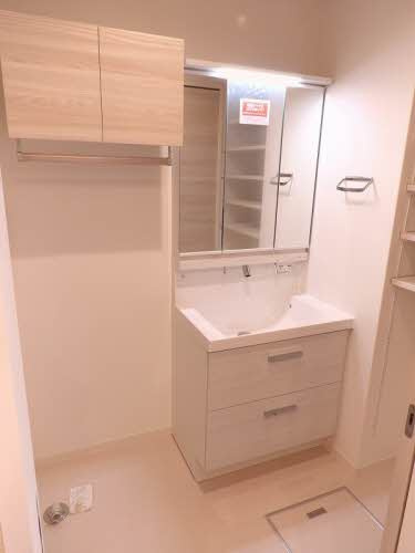 【シャーメゾンサンフォレスト　Ａ棟の洗面所】