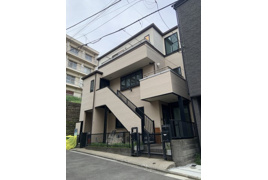 初音町1丁目貸戸建の外観