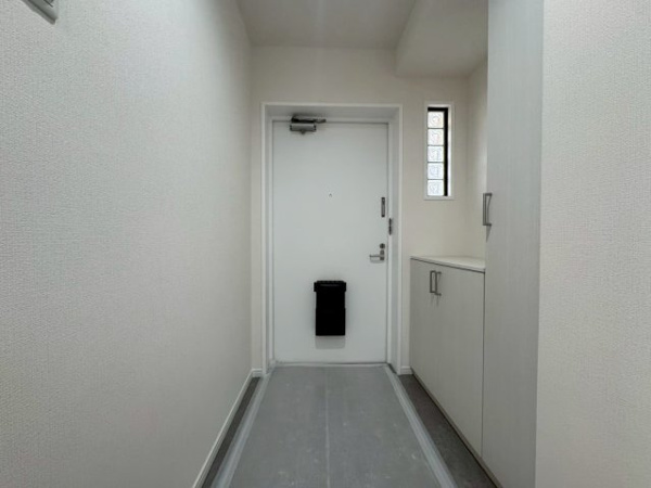 【ロイヤル芦屋川の玄関】