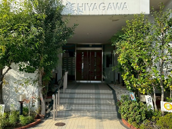 【ロイヤル芦屋川のエントランス】