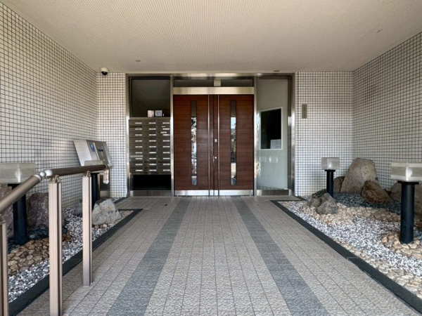 【ロイヤル芦屋川のエントランス】