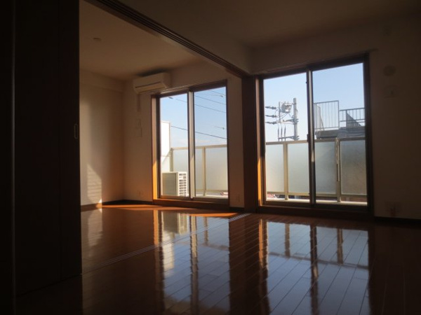 園生テクノプラザの居間