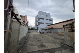 西岡シャッターガレージの外観
