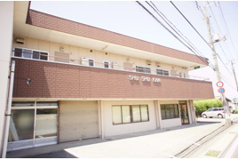 聚秀館（店舗）の外観