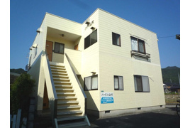 ハイツ山村の外観