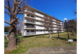 諏訪原団地1街区1号棟の外観