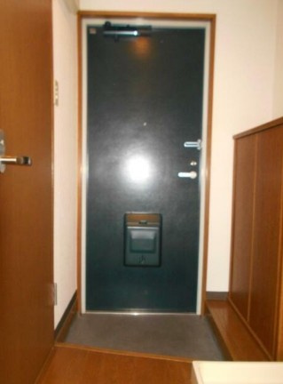 ベルビータ新高円寺の玄関