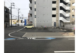 井上第5モータープールの外観