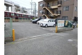 山田モータープールの外観