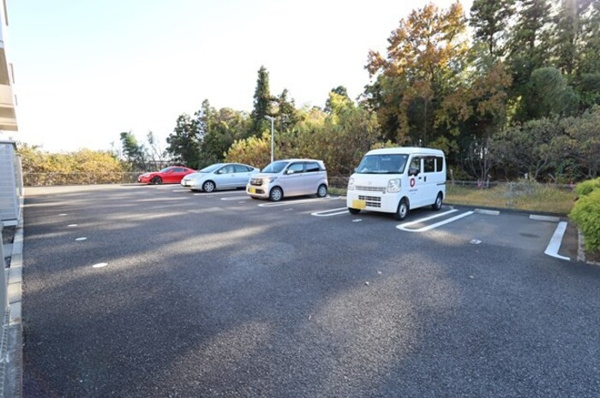 【チェスナットの駐車場】