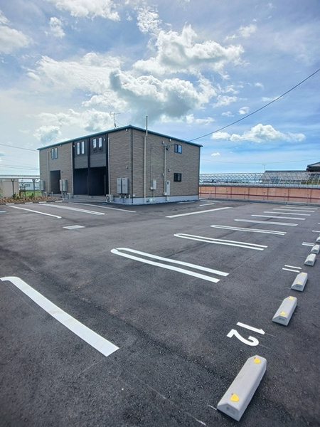 【アジュガ・Ⅱの駐車場】