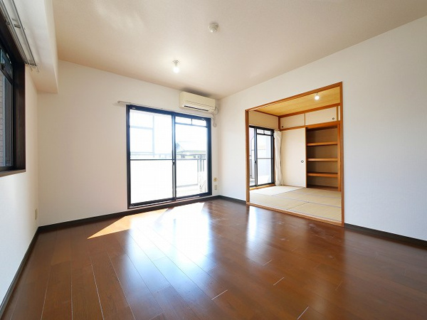 グリーンコーポ東生駒の居間