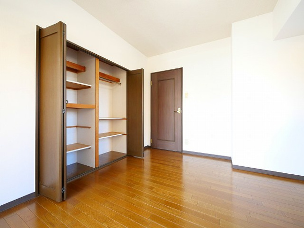 グリーンコーポ東生駒の洋室