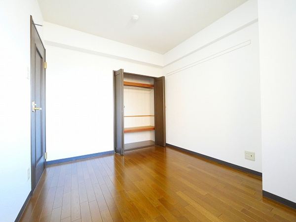 グリーンコーポ東生駒の洋室