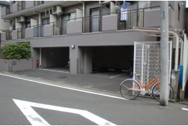 横浜市南区日枝町の駐車場の外観