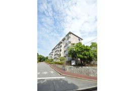 名谷25団地102号棟の外観