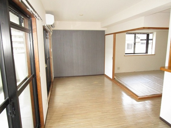 【グリーンコート毘沙門の居間】