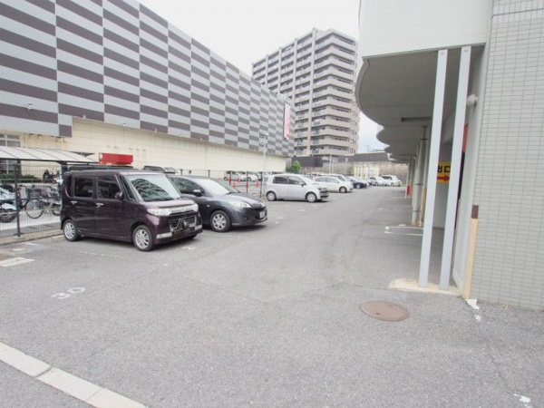 【グリーンコート毘沙門の駐車場】