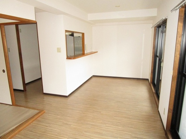 【グリーンコート毘沙門の居間】