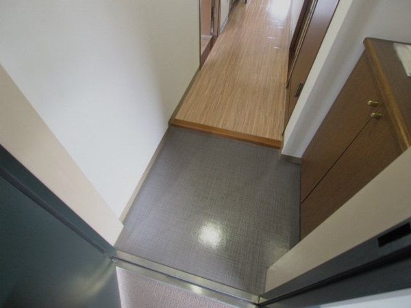 【グリーンコート毘沙門の玄関】