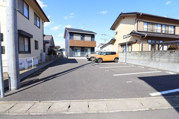 【アンジューセオBの駐車場】