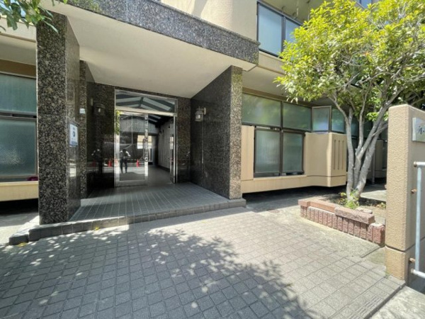 クレール・ド・園田のエントランス