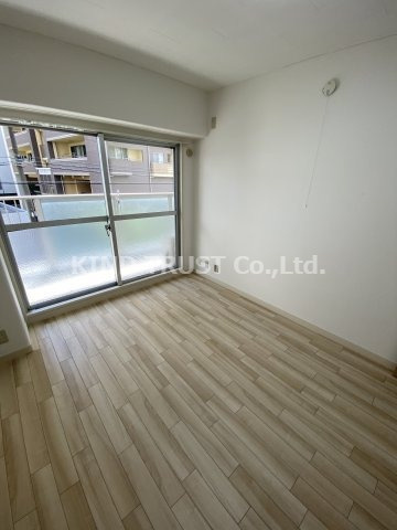 日商岩井中津マンションの居間