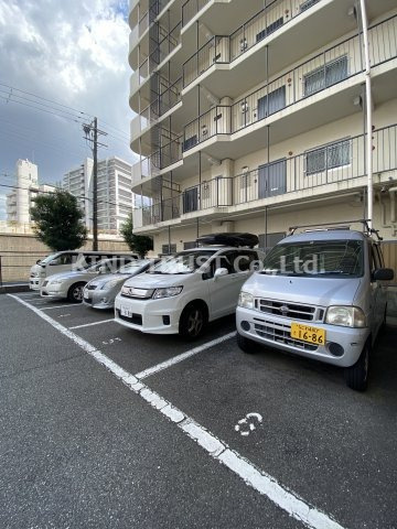 日商岩井中津マンションの駐車場