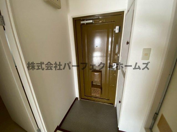 ハイクレスト宮之阪の玄関