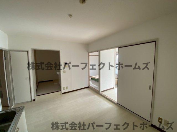 ハイクレスト宮之阪の居間