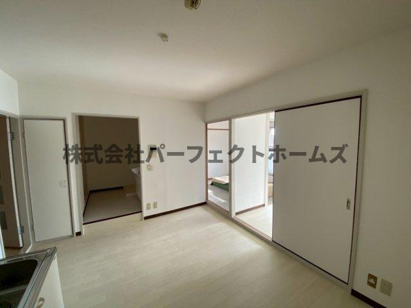 ハイクレスト宮之阪の居間